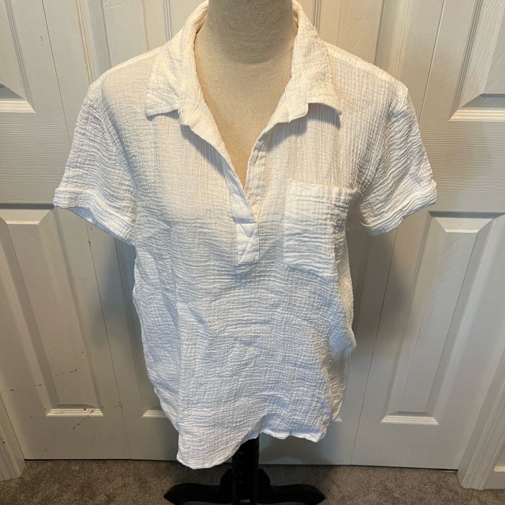 Lola River size M white top